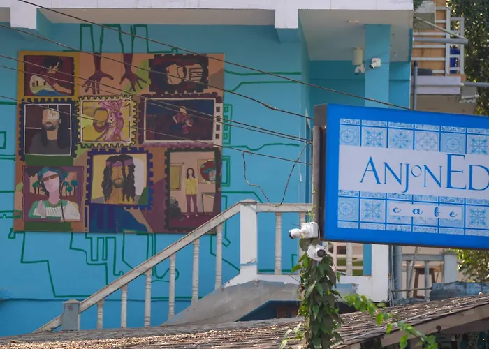 Anjoned & CafeHostel